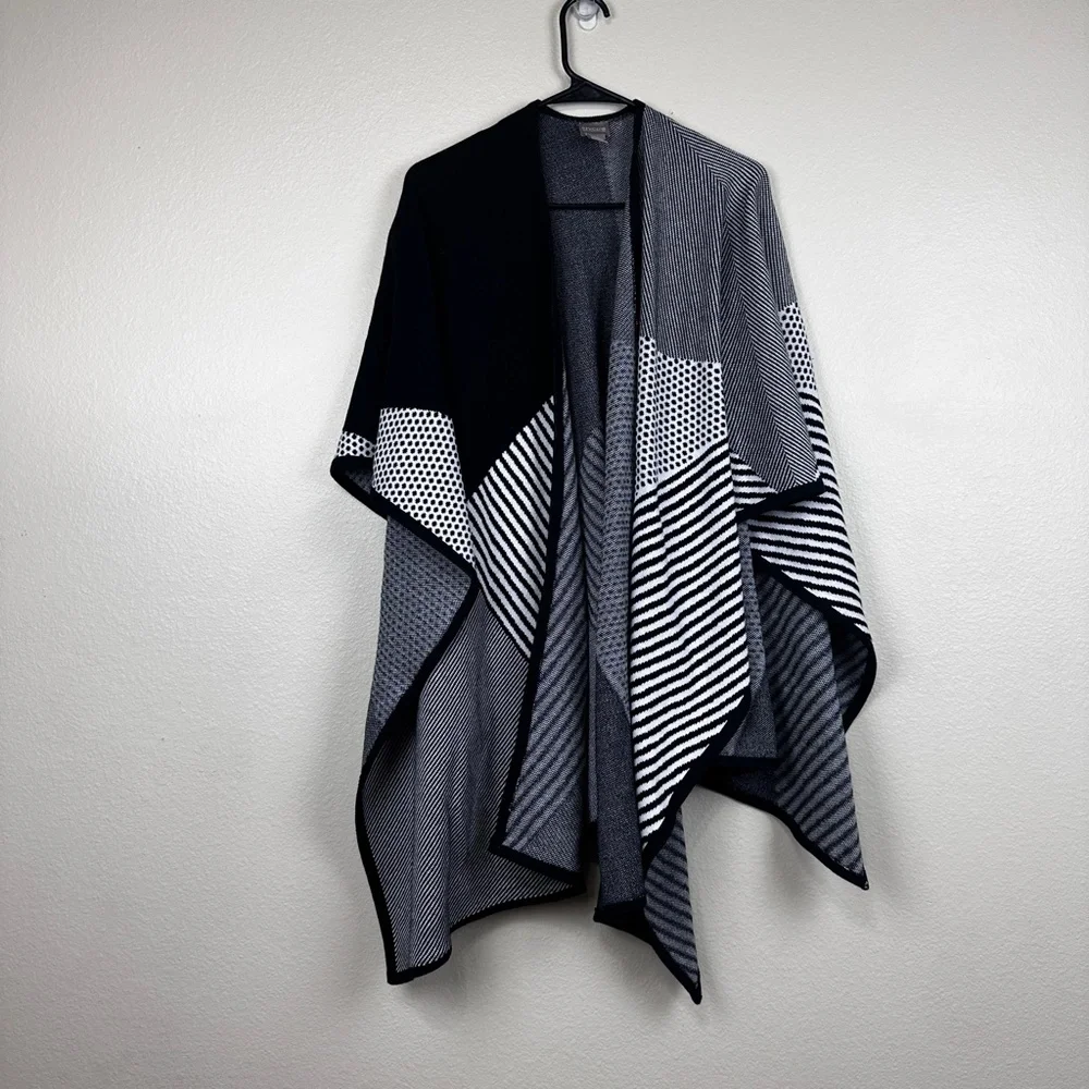 Chico's Geo Graphic Jacquard Poncho Cape One size - Picture 2 of 6